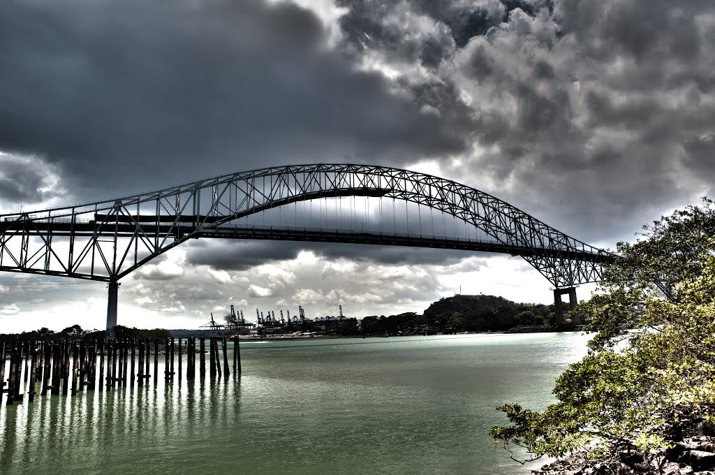 Puente de las Américas by Peter Reinold