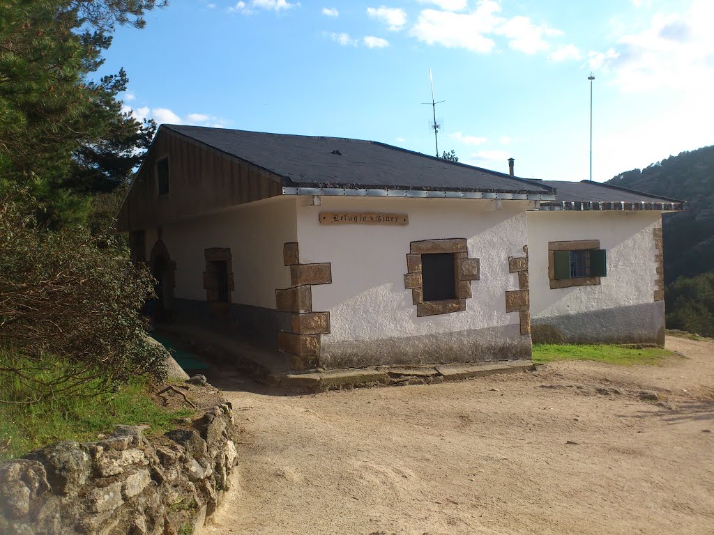 REFUGIO GINER DE LOS RIOS-LA PEDRIZA by JOSE A BLABE