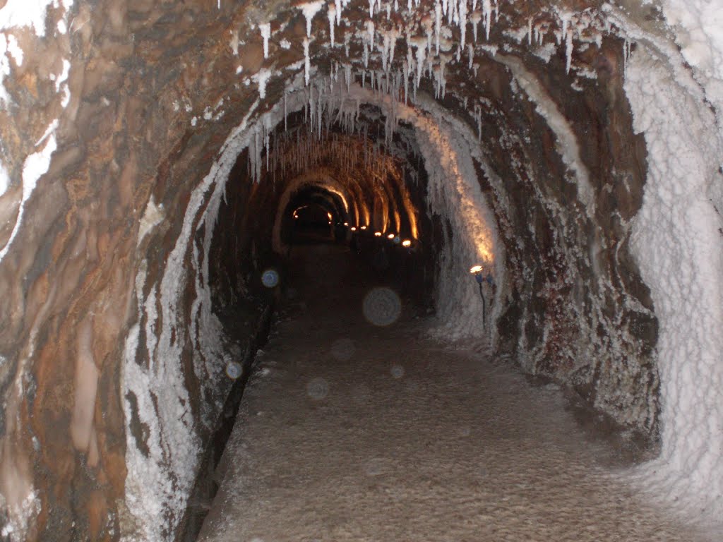 Interior de les Mines de Sal de Cardona (maig 2013) by EliziR