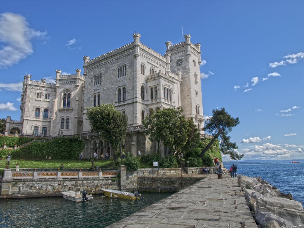 Castello di Miramare. by NazzarenoAgostinelli