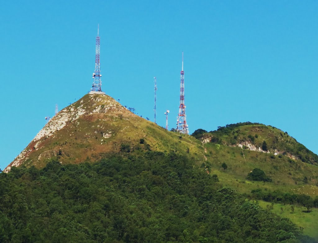 Pico do Jaraguá - São Paulo, SP, Brasil. by André Bonacin