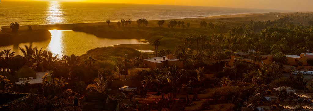 Atardecer Todos Santos. by Hector Alanis