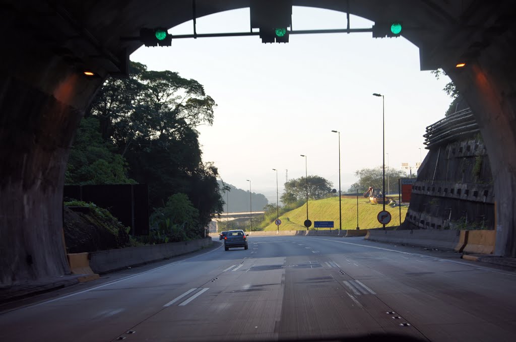 Rodovia dos Imigrantes-pista sul by Andre Pimentel