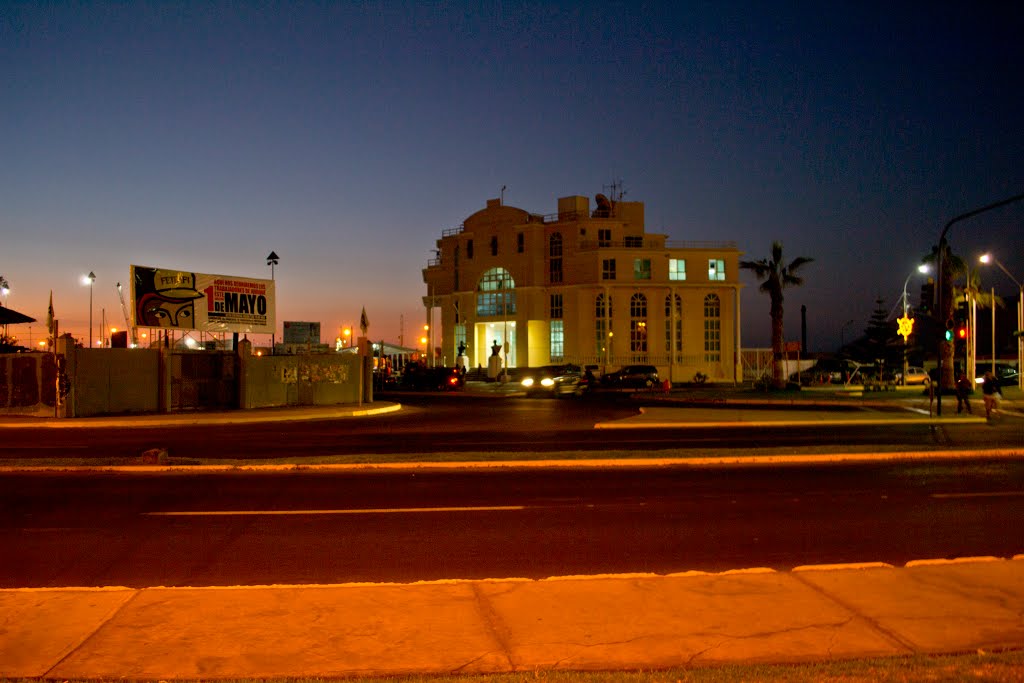 Mirando al poniente, Iquique by Héctor Eduardo Garfi…