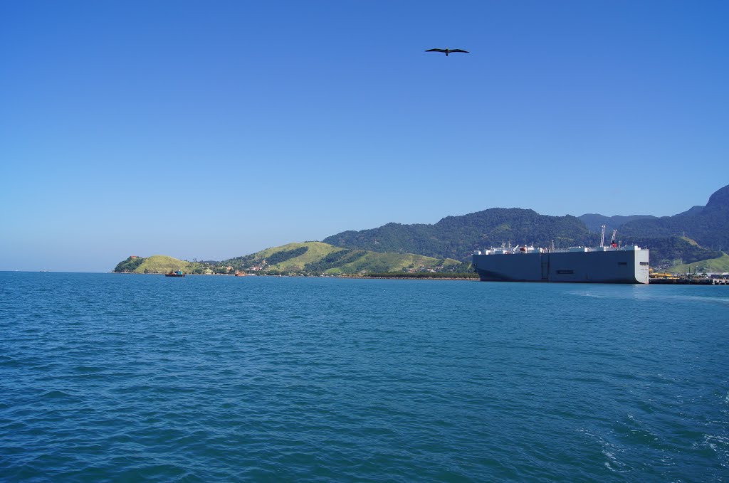 Travessia de Balsa-São Sebastião x Ilhabela-SP by Andre Pimentel