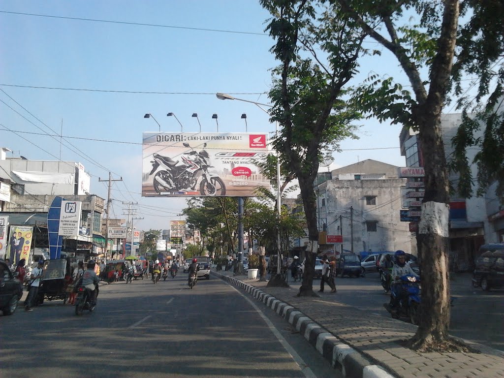 SM Raja street, Medan by H.Sun