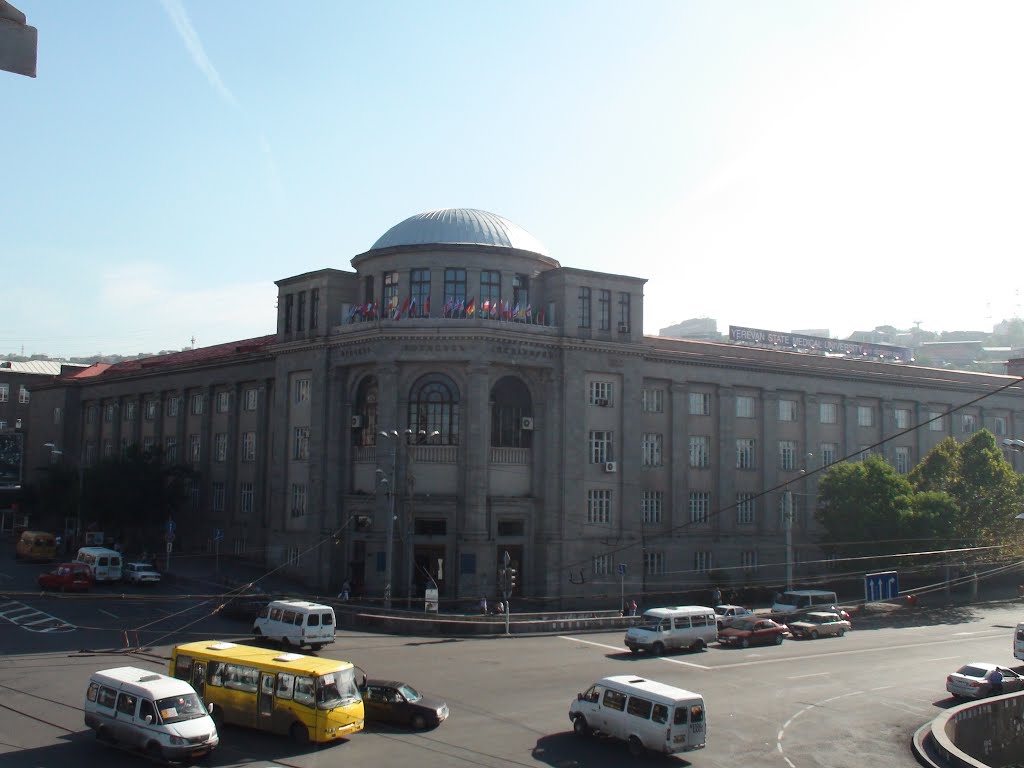 Yerevan State Medical University by zanjanrasoli