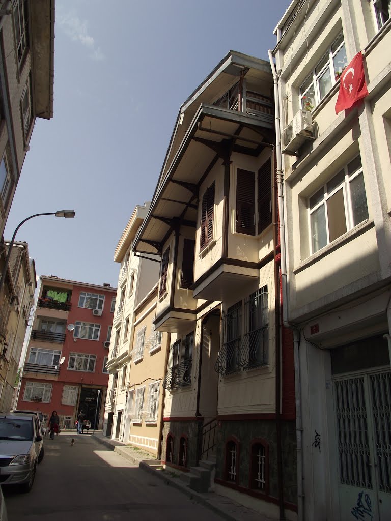 Kadıköy, Acıbadem, Yeni Fıstıklı Sk. 1 by Kasım OKTAY