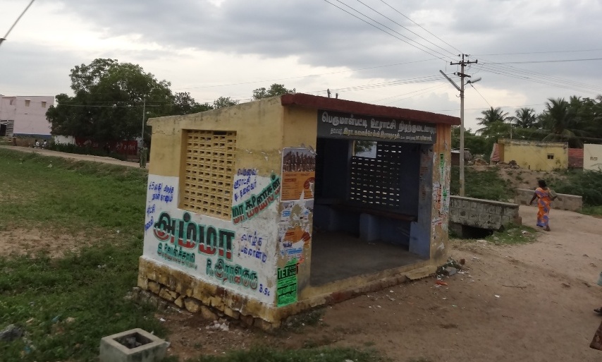 Bus stop பெருமாள்பட்டி Perumalpatti வேலாயுதபுரம் Velayuthapuram (near Perumalpatti) - 8511 . by dhanasekarangm