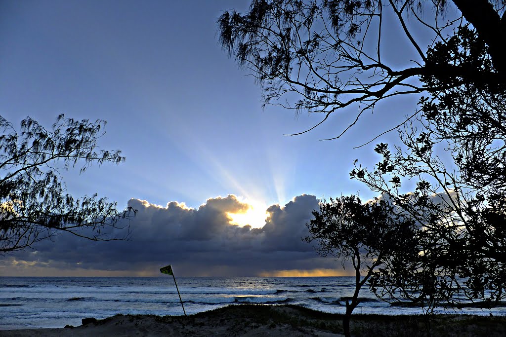 Sunrise Wooyung Beach NSW by Athol2