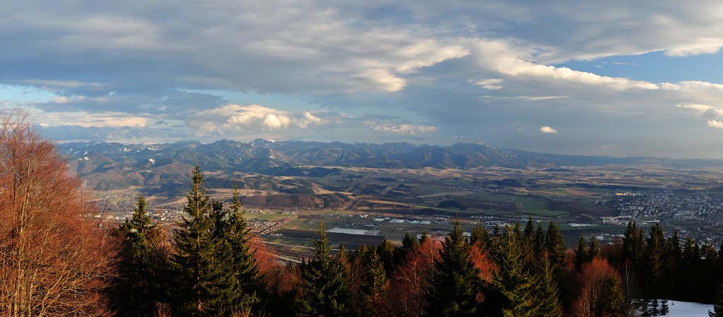 Turčianska kotlina a Veľká Fatra by Igor Marhevsky