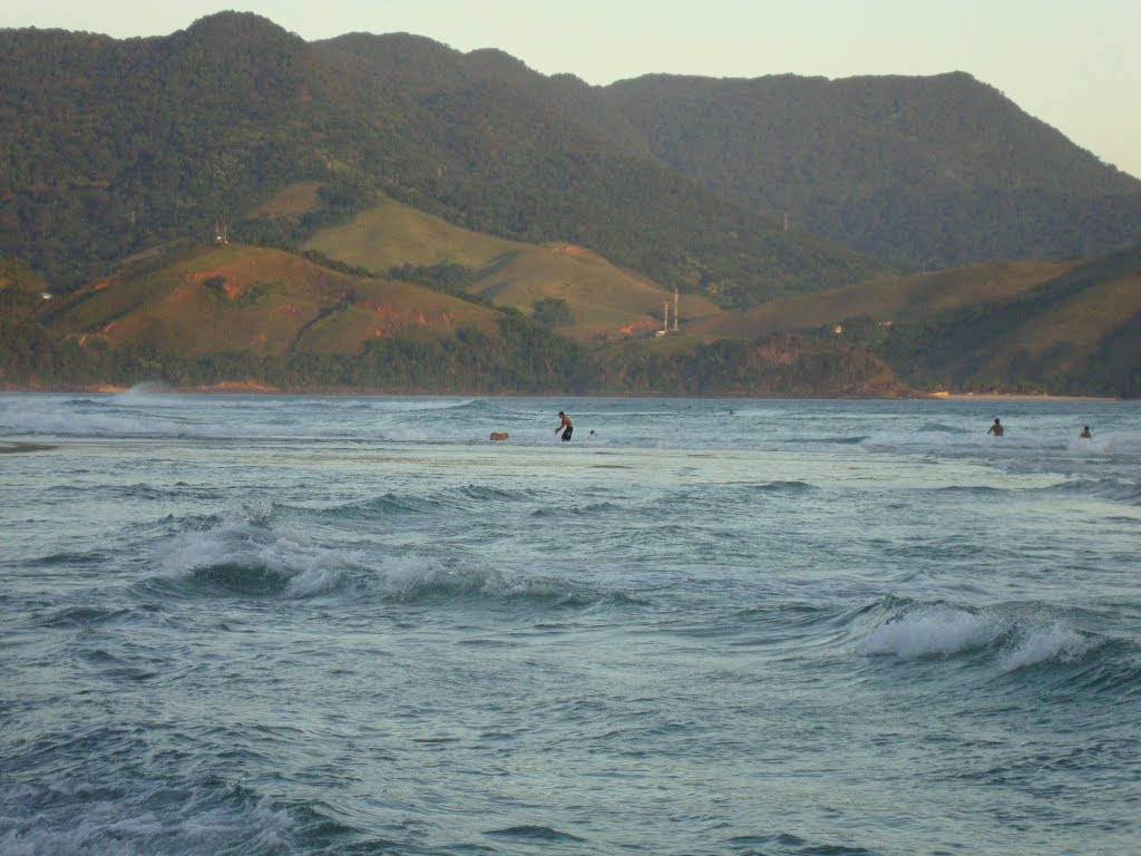 Praia em Maresias by Bruno Queiroz Pinto