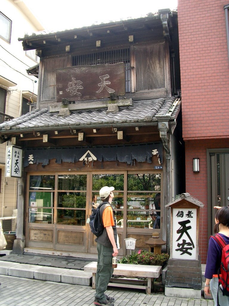 About the last old building in Tsukuda - Amayasu "Ni" 佃煮天安 by Todd Stradford