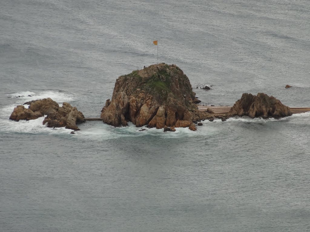 A rock at the sea. Blanes by wojtex