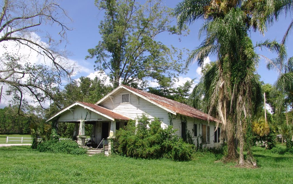 Rustic Bungalow, Dover Fla (7-14-2012) by Ken Badgley