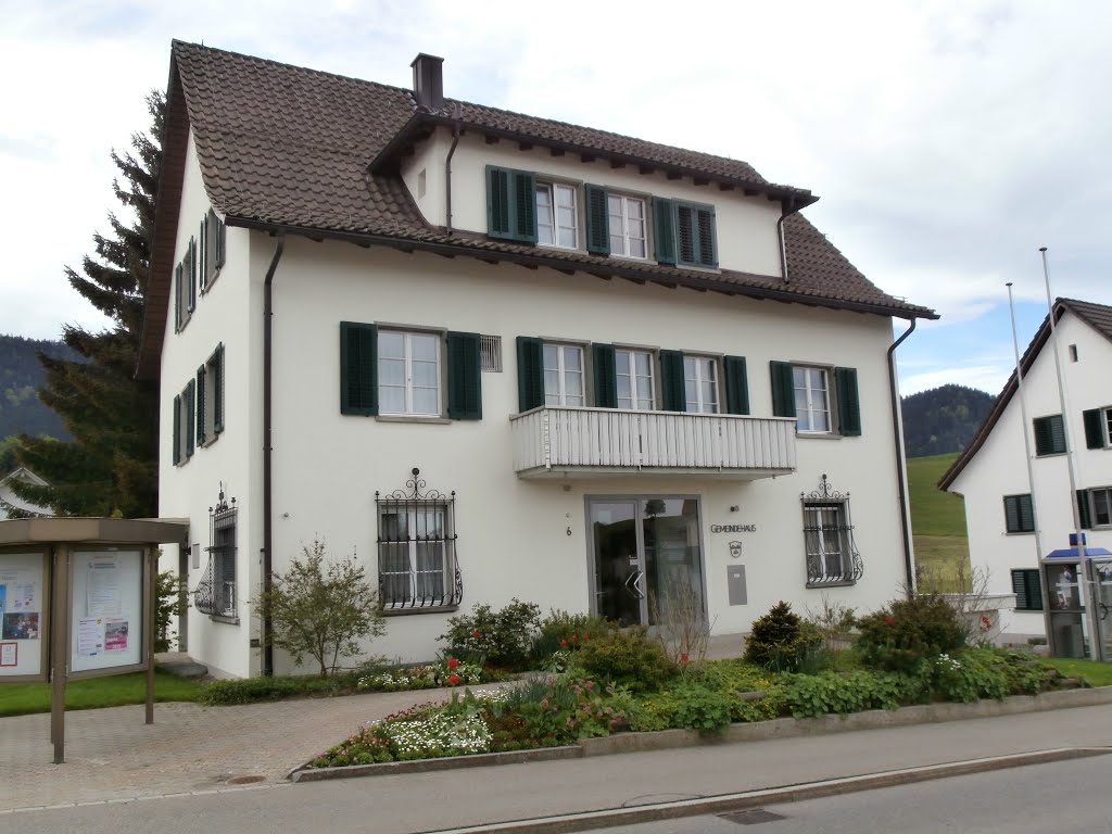 Hütten , Gemeindehaus by Bencze Zsolt