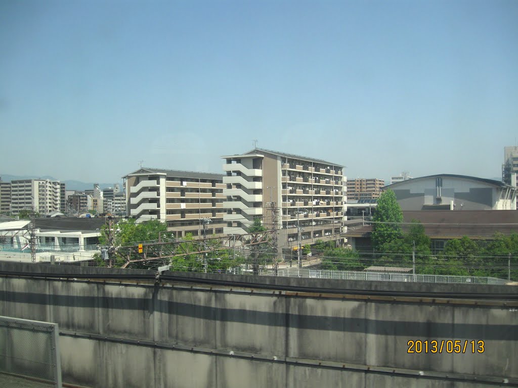 京都駅付近（東海道新幹線車内から見る） by Oos (ウース)