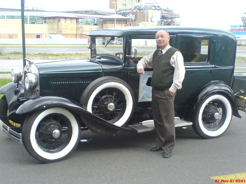 Expocicon de autos antiguos en el hotel holiday by Cristian Cisternas V…