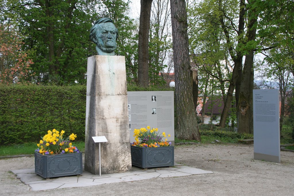 Bayreuth. Popiersie Wagnera w parku jego imienia by Krzysztof [uksp]