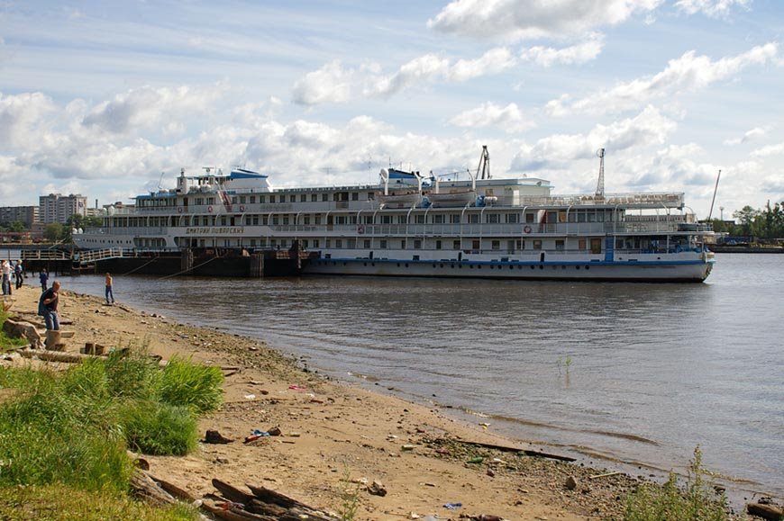 Теплоход "Дмитрий Пожарский" у причала в устье реки Ягорба / M/s "Dmitry Pozharsky" at the mooring in the mouth of the Yagorba river (22/07/2007) by Dmitry A.Shchukin