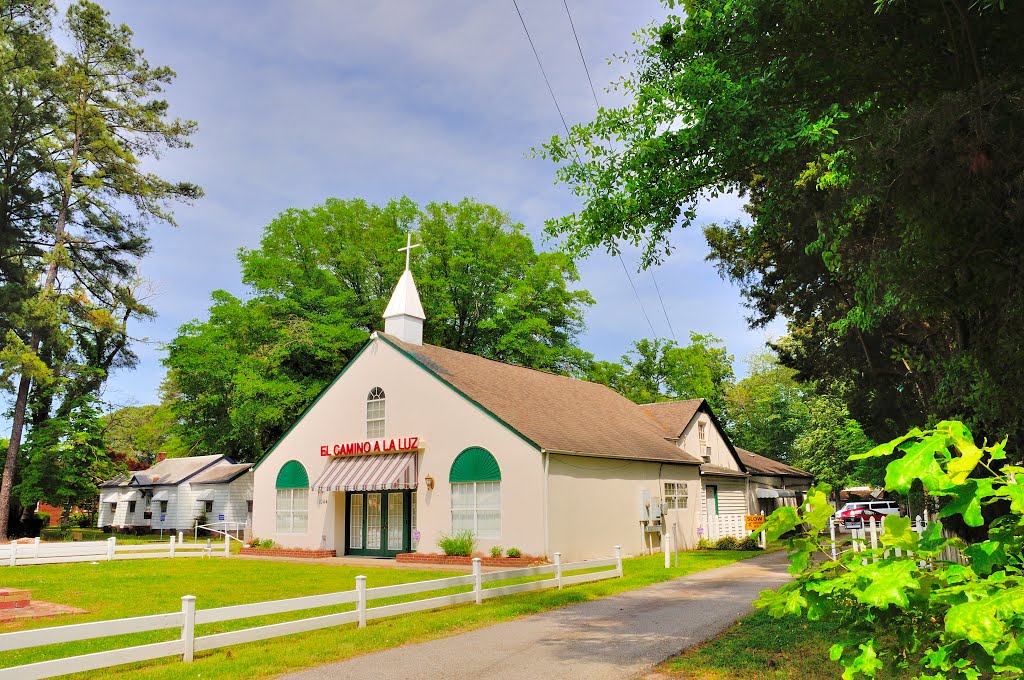 VIRGINIA: HAMPTON: El Camino A La Luz Spanish Christian Church, 1044 Big Bethel Road by Douglas W. Reynolds, Jr.