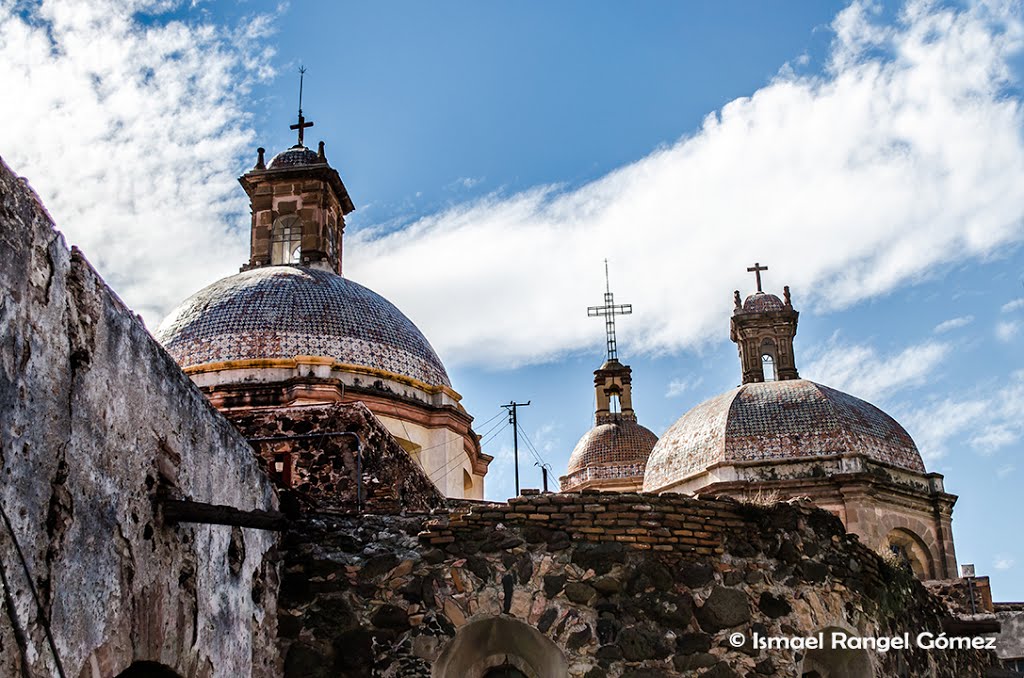 CÚPULAS DEL TEMPLO DE LA SANTA CRUZ, QUERÉTARO by Ismael Rangel Gómez