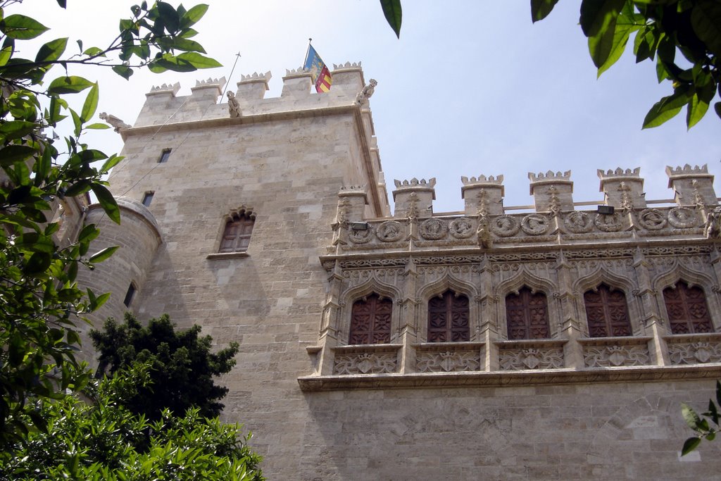 Valencia, Patio de la Lonja by cesarcriado