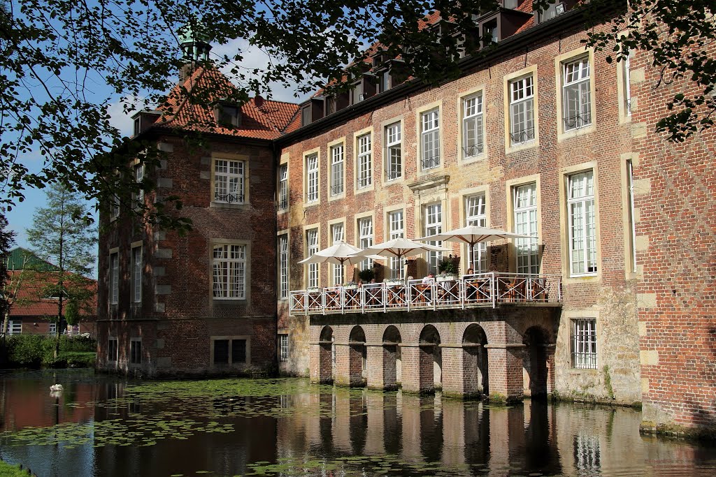 Schloss Velen mit Caféterrasse by Alexkarl