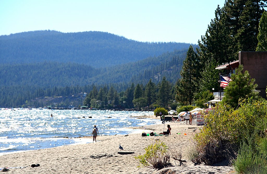 Lac Tahoe; Kings Beach, West view by Phil Nieto