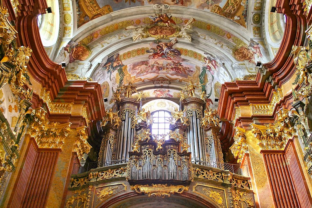 Melk. Stiftskirche. Orgel by kattauneun