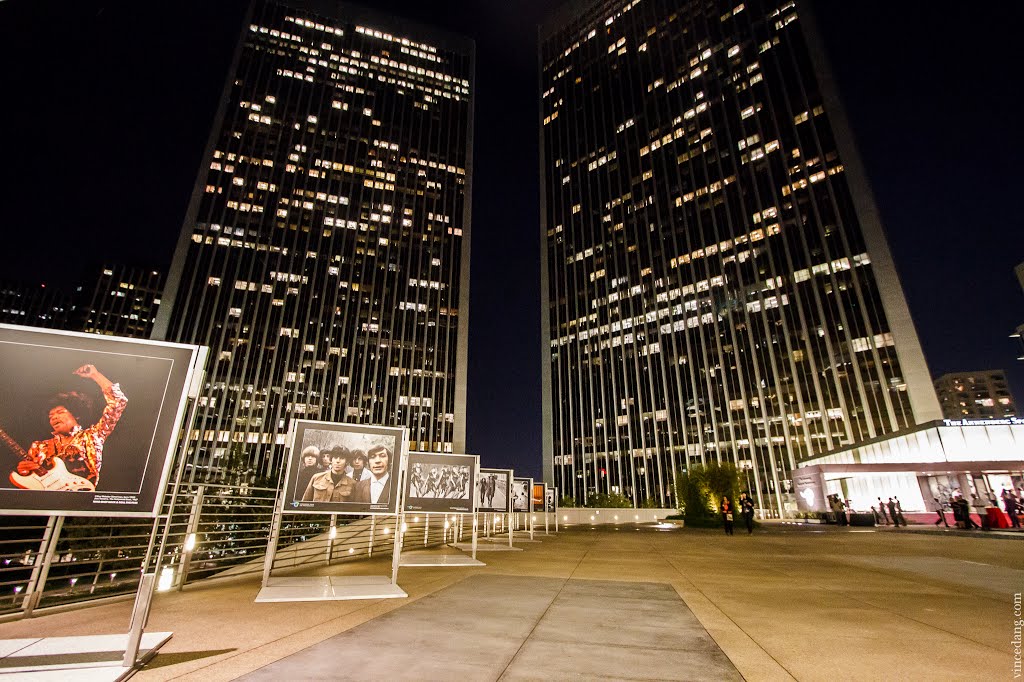 Outside of Annenberg Space for Photography by vincedang.com