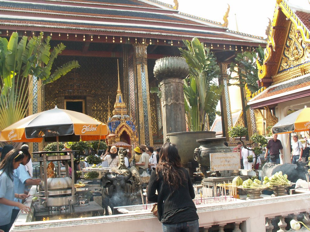 Phra Borom Maha Ratchawang, Phra Nakhon, Bangkok, Thailand by t.destroy