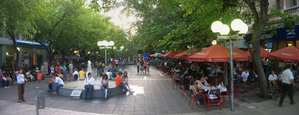 Panorámica de la peatonal de Mendoza / Lautaro by Lautaro Tessi