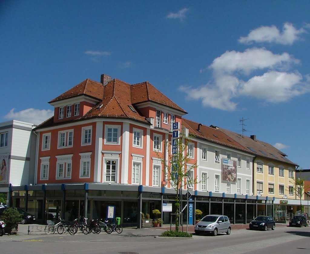 Bahnhofstraße by Richard Mayer