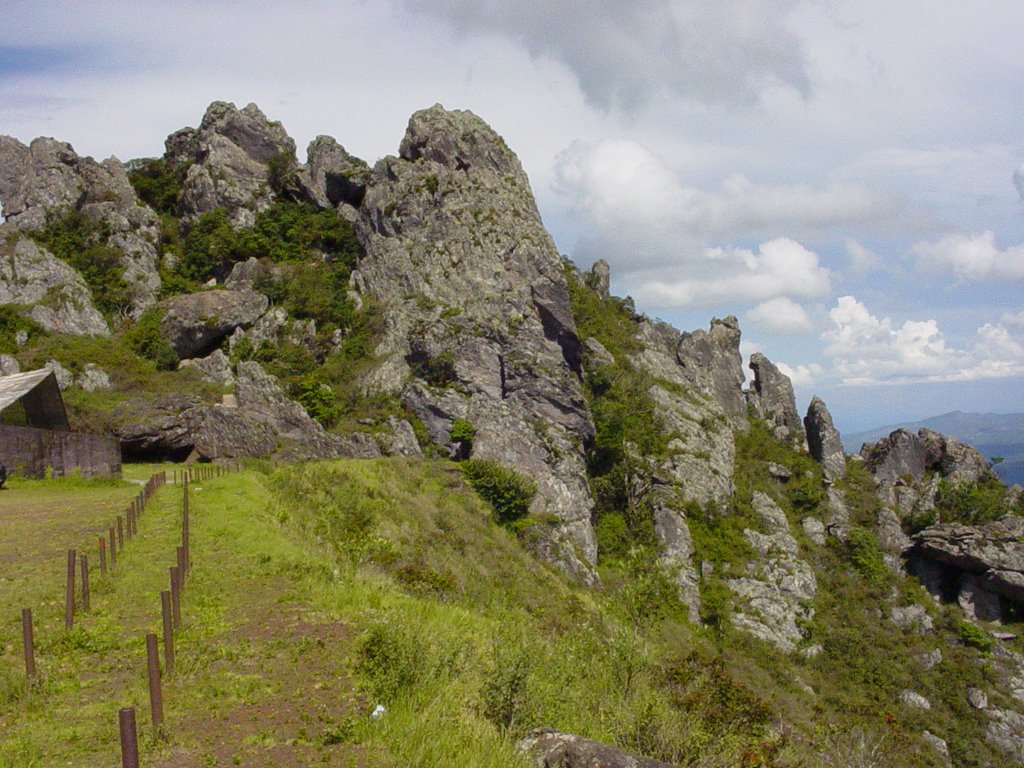 Serra da Piedade 2003 by Cris Fantini