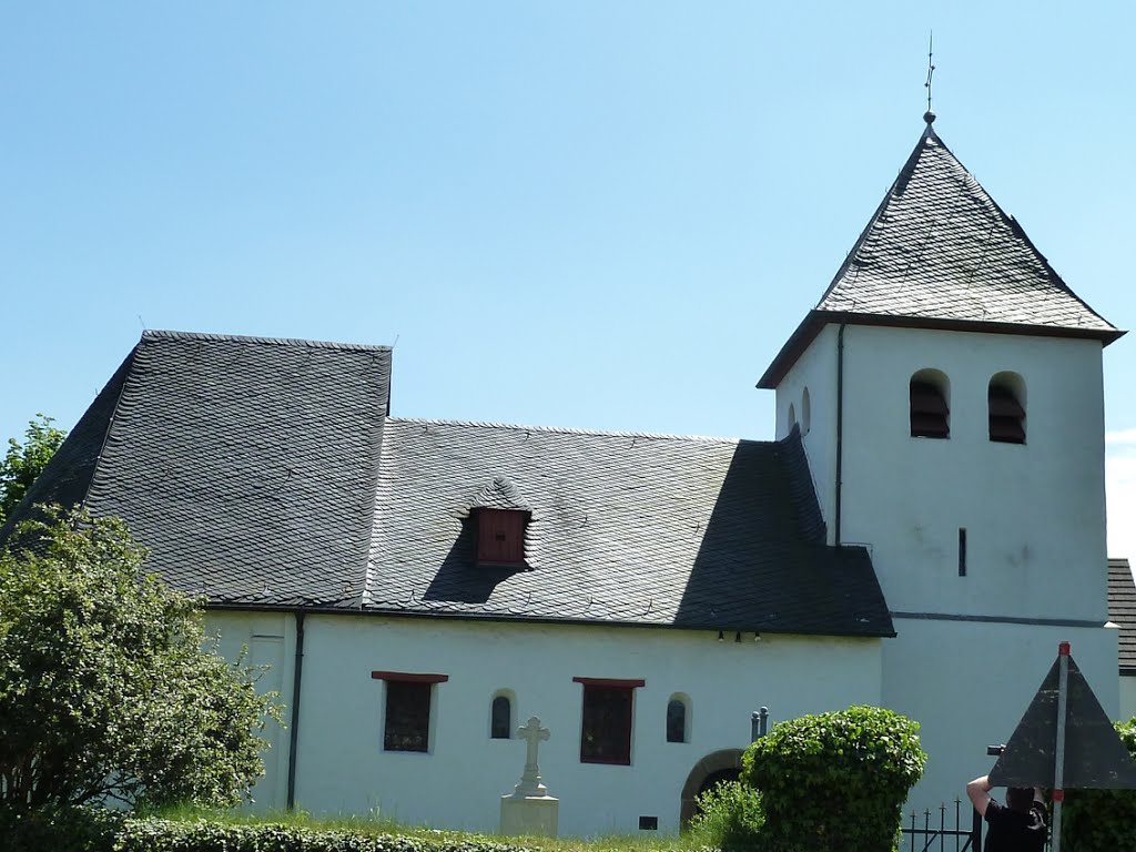 Alte Taufkirche in Alt-Refrath by wbraun