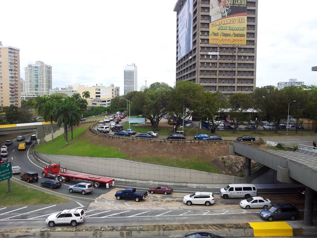 Tunel Minillas, Santurce, San Juan, Puerto Rico. by Reynaldo Santos