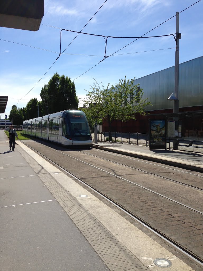 Tram A quittant "Dante" by SocoA