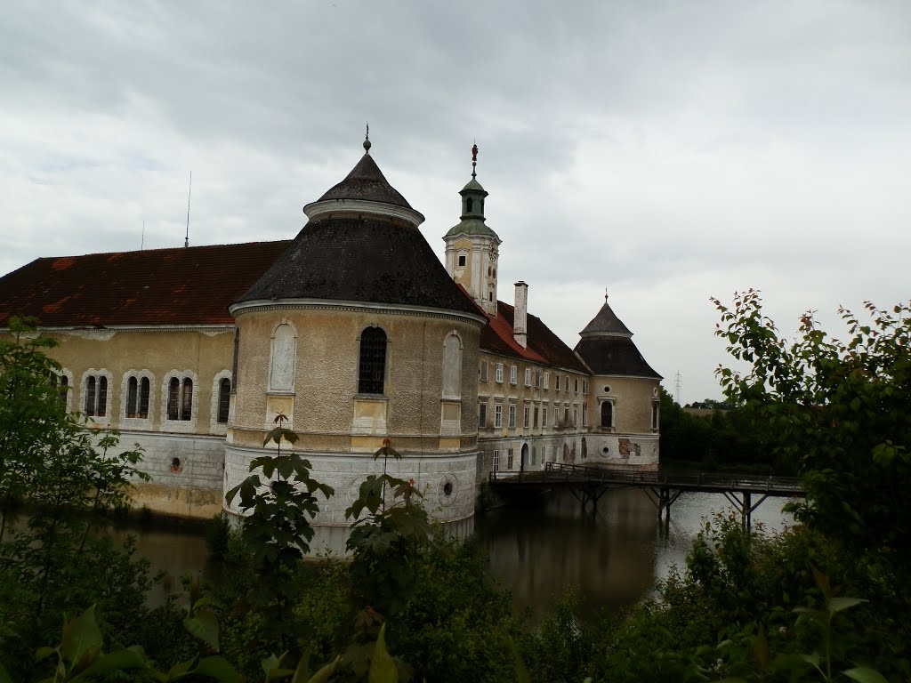 Wasserschloß Aistersheim by rotschild