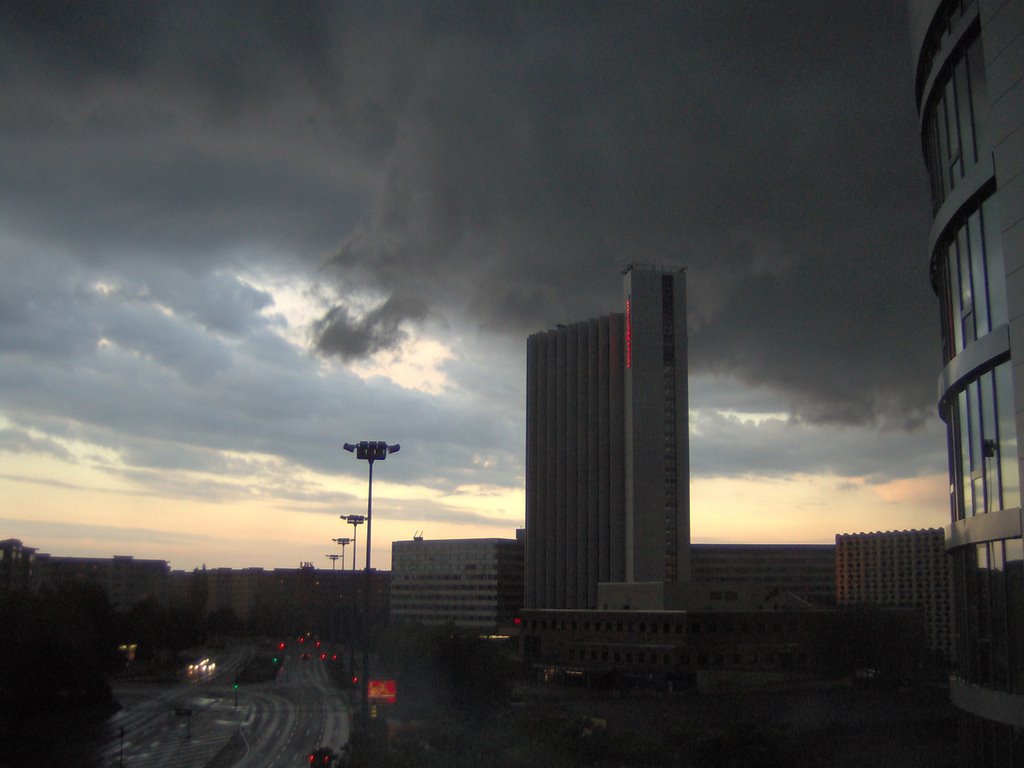 Hotel Mercure bei Unwetter by Rudi99