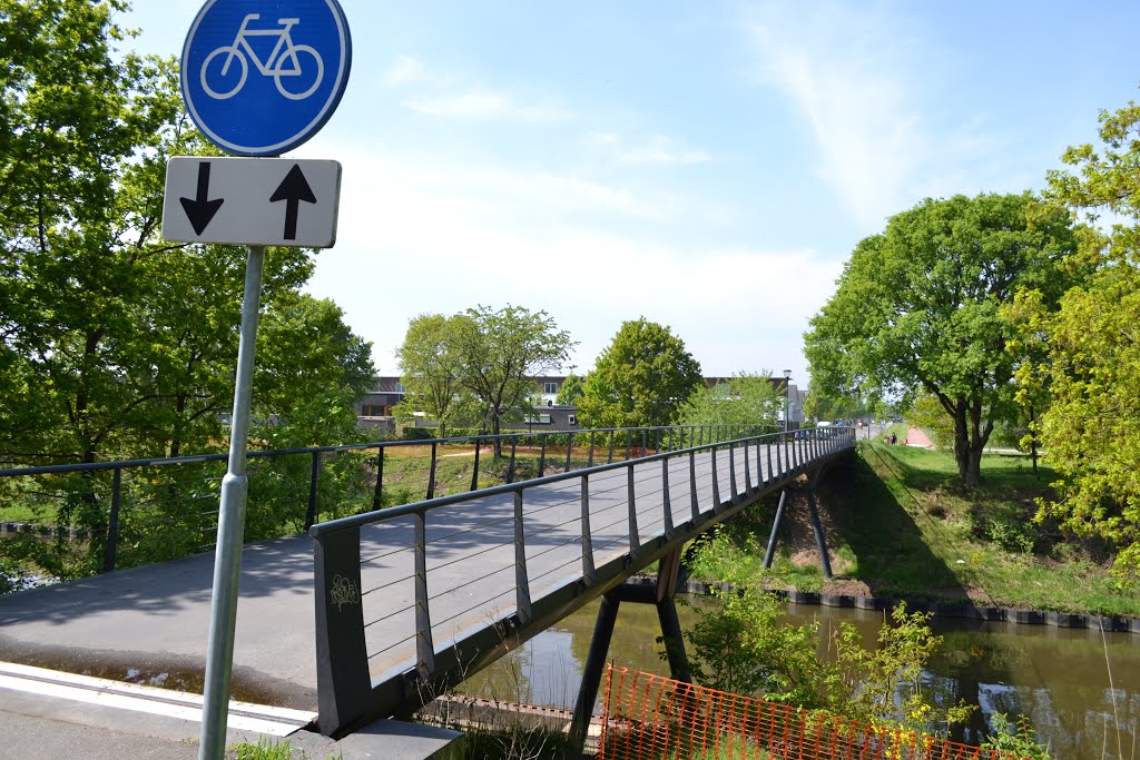 Voetgangersbrug oer het Wilhelminakanaal by Piotrek111