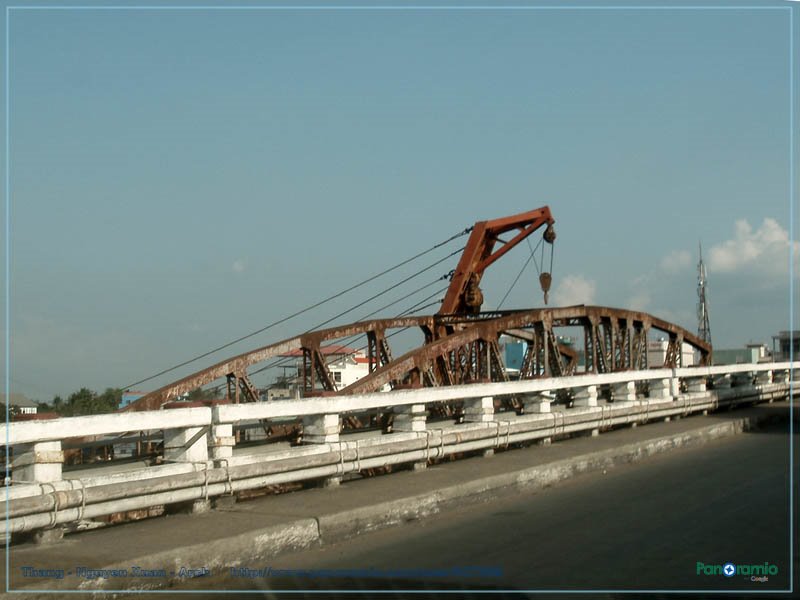 Cầu quay Cái Răng đang bị làm thịt by Vietnam - Paracels