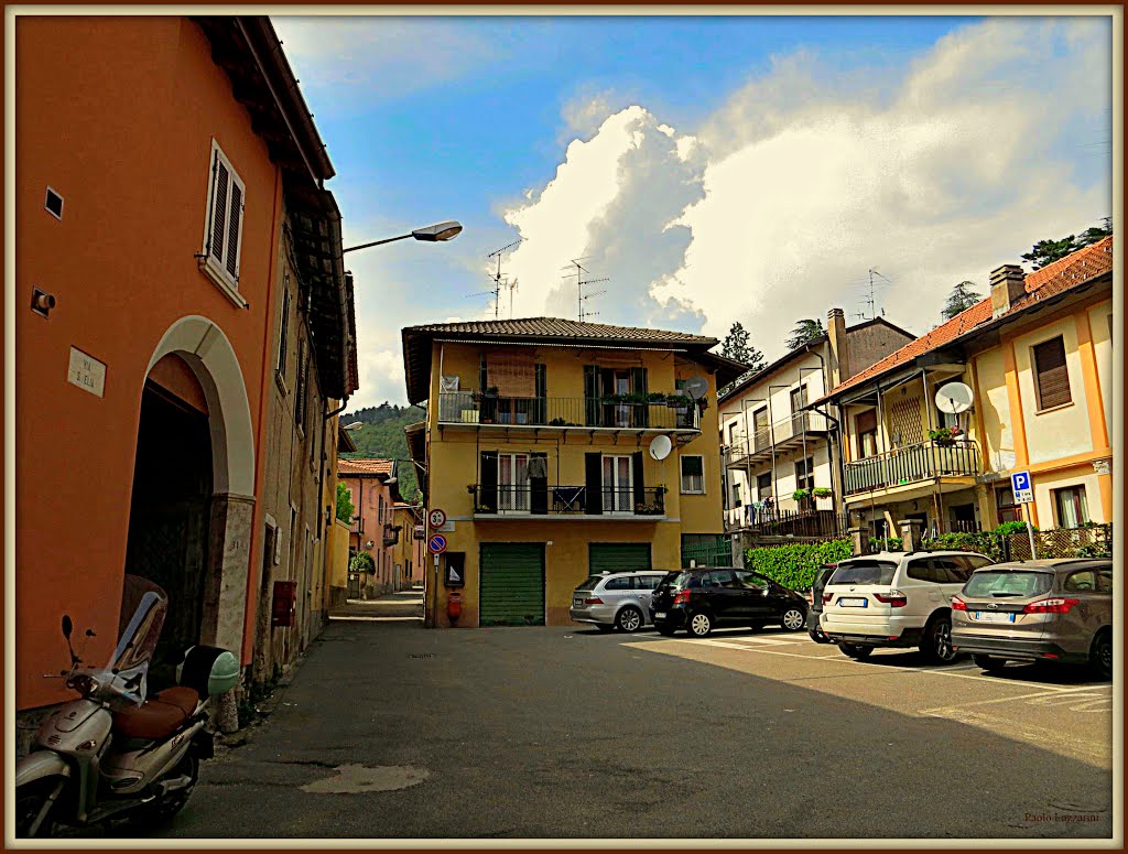 Piazza di Viggiù by Paolo Lazzarini