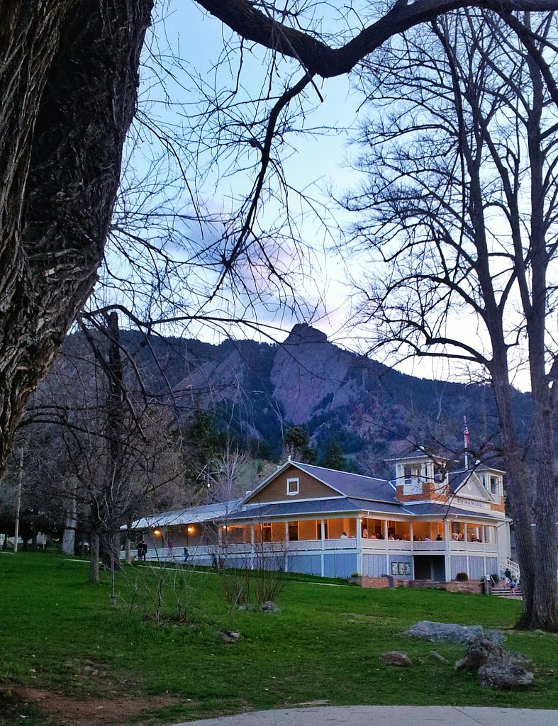 Sunset at Chautauqua Park by Taliesngis