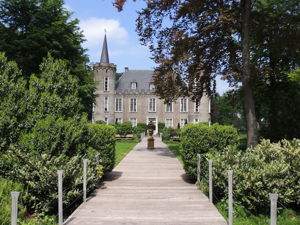 Kasteel Henkenshage, Sint-Oedenrode (voorzijde) by Ria Wentink