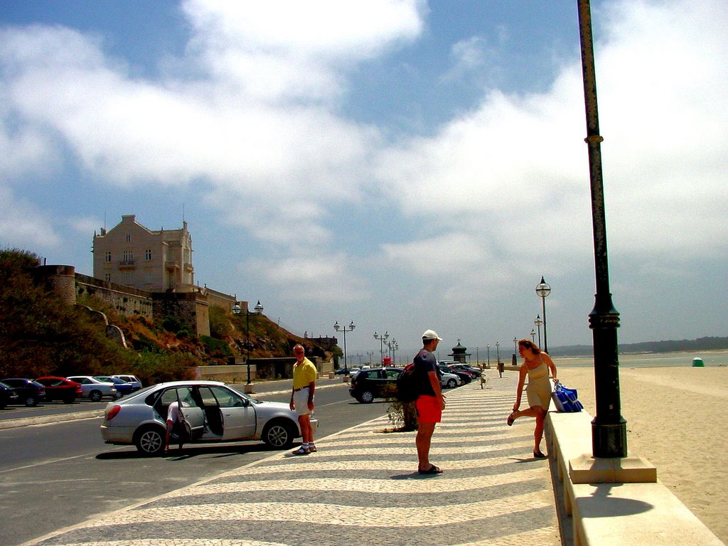 Portugal/Foz do Arelho/Kiosks green and red by ©arnold.rog/nl