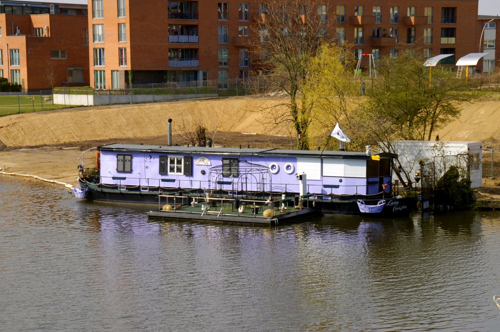 Hausboot by Werner Menken