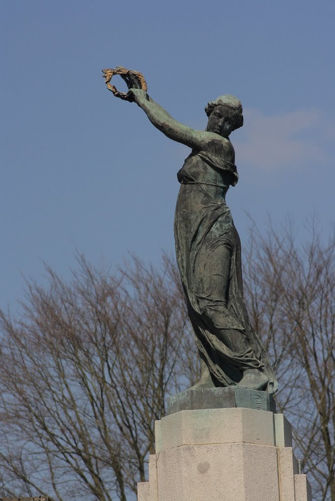 *Theux: monument aux morts 1914-1918 (détail) by Hans Briaire