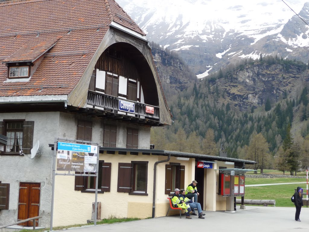 Bahnhof Cavaglia by bienenritter