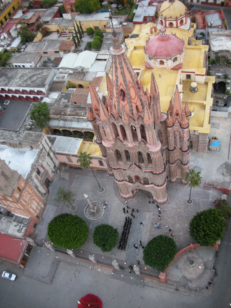 Parroquia desde arriba by Enrique Benet-Gregg